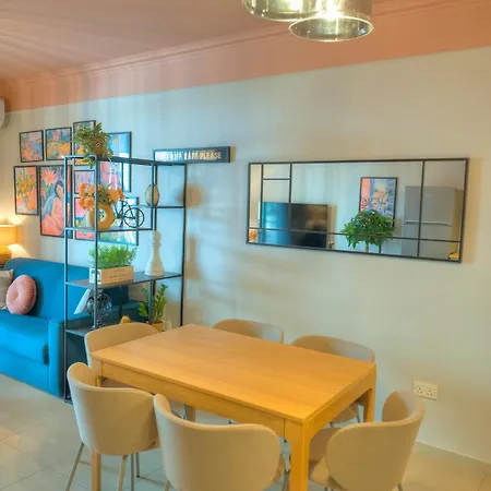 Beautifully Furnished, Cosy 2bedroom Flat Goslm-12 شقة *