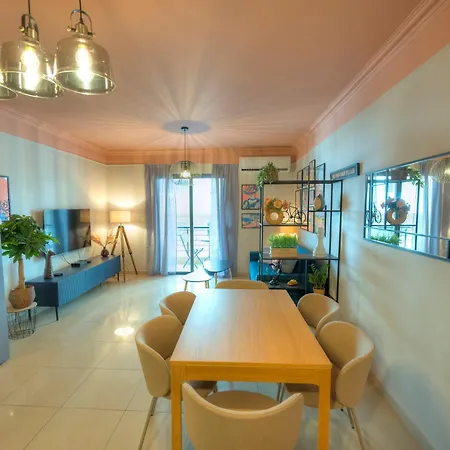 Beautifully Furnished, Cosy 2bedroom Flat Goslm-12 شقة *