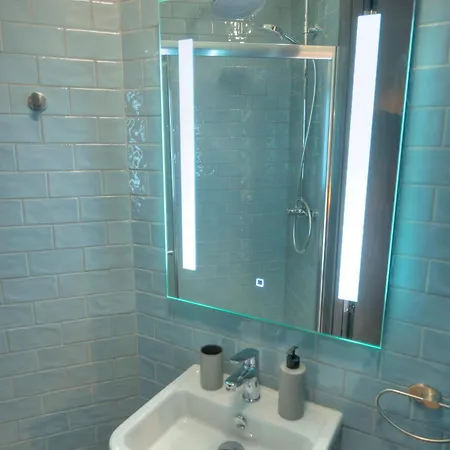 Beautifully Furnished, Cosy 2bedroom Flat Goslm-12