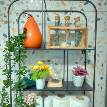 Beautifully Furnished, Cosy 2bedroom Flat Goslm-12 *