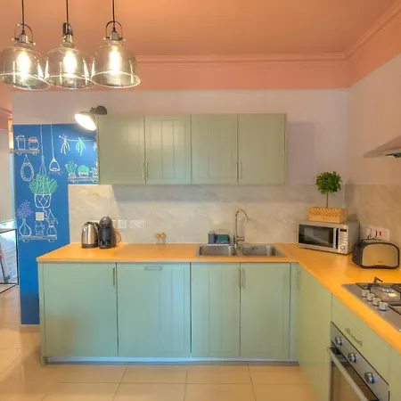 Beautifully Furnished, Cosy 2bedroom Flat Goslm-12 *