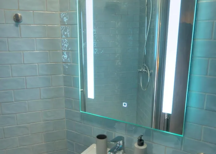 Beautifully Furnished, Cosy 2bedroom Flat Goslm-12