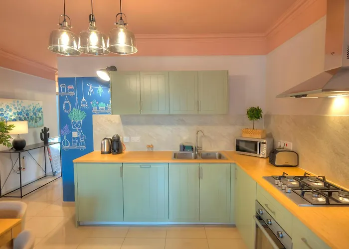 Beautifully Furnished, Cosy 2bedroom Flat Goslm-12 *